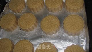 莲蓉月饼的做法步骤：7