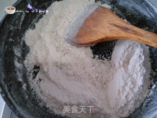 广式五仁月饼的做法步骤：3