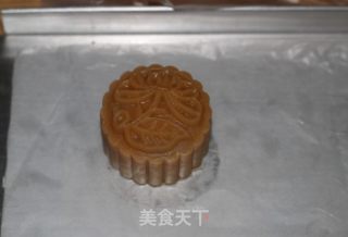 蛋黄莲蓉月饼的做法步骤：16
