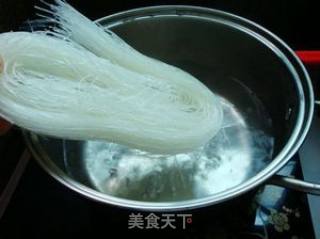 砂锅骨头汤粉丝的做法步骤：4
