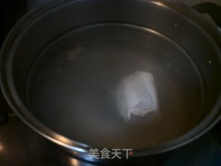 苦瓜洋葱回锅肉的做法步骤：1