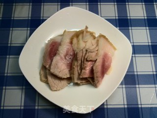 苦瓜洋葱回锅肉的做法步骤：2