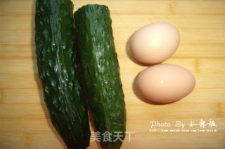 【黄瓜蛋饼】天然绿色诱惑人心！的做法步骤：1