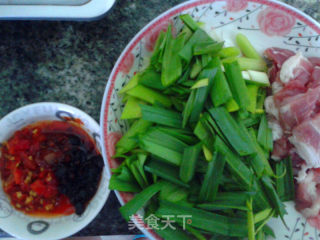 生爆盐煎肉的做法步骤：1