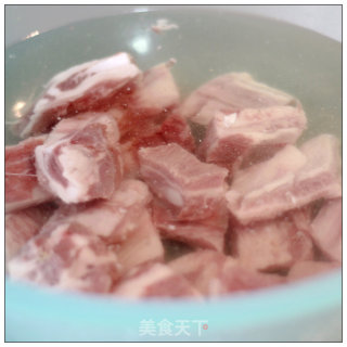 荷香淡淡沁入心脾-----荷叶粉蒸排骨的做法步骤：1