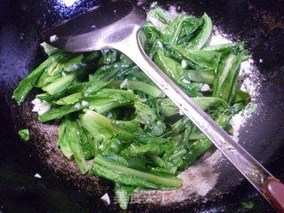 蒜香油麦菜的做法步骤：4