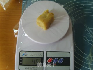 板栗绿豆蓉月饼的做法步骤：4