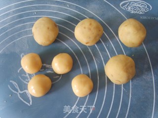 板栗绿豆蓉月饼的做法步骤：6