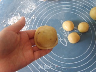 板栗绿豆蓉月饼的做法步骤：8