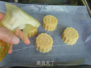 板栗绿豆蓉月饼的做法步骤：15