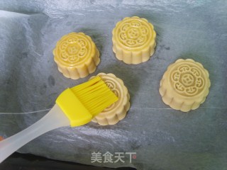 板栗绿豆蓉月饼的做法步骤：16