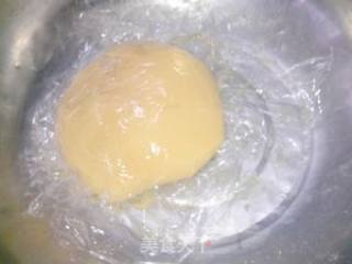 豆沙莲蓉月饼的做法步骤：4