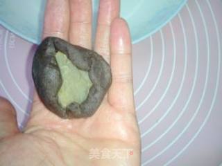 豆沙莲蓉月饼的做法步骤：6