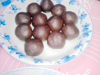 豆沙莲蓉月饼的做法步骤：7