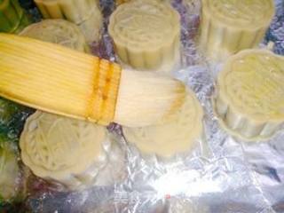 豆沙莲蓉月饼的做法步骤：15