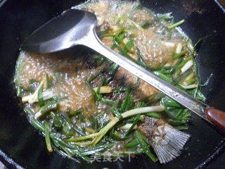 香葱烧河鲫鱼的做法步骤：10