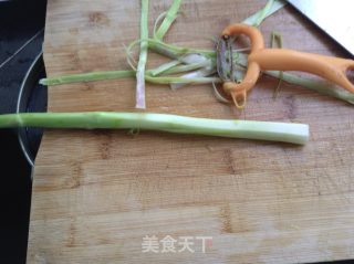 香菇清炒芦笋的做法步骤：1