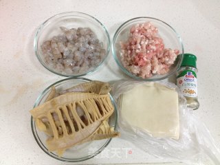 鲜虾馄饨的做法步骤：1