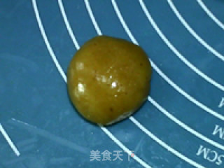 莲蓉蛋黄月饼的做法步骤：7