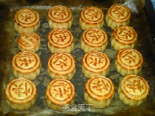 莲蓉蛋黄月饼的做法步骤：18