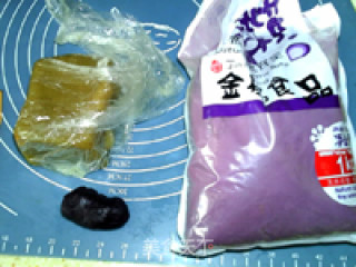紫心莲蓉月饼的做法步骤：2