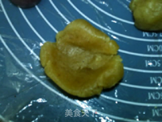 紫心莲蓉月饼的做法步骤：8