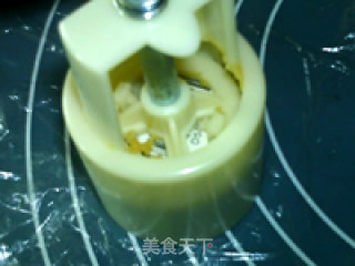紫心莲蓉月饼的做法步骤：16