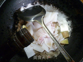 腐竹炒鱿鱼的做法步骤：6