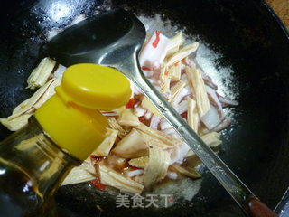 腐竹炒鱿鱼的做法步骤：10