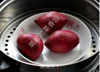 全手工打造“免烤、无油、无脂、低糖、健康”的【紫薯月饼】的做法步骤：2