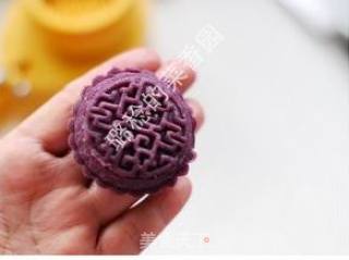 全手工打造“免烤、无油、无脂、低糖、健康”的【紫薯月饼】的做法步骤：19