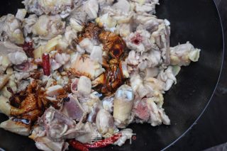 土豆炖鸡腿的做法步骤：5