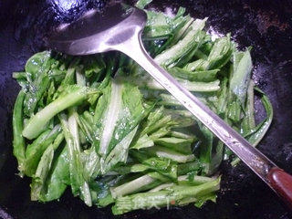 火腿片炒油麦菜的做法步骤：4