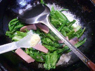 火腿片炒油麦菜的做法步骤：7