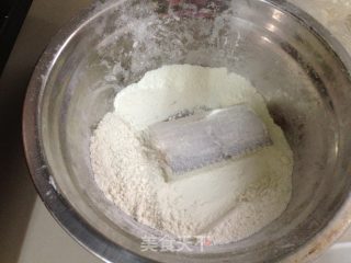 糖醋带鱼的做法步骤：2