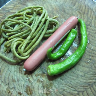 辣炒咸豆角火腿丁的做法步骤：1