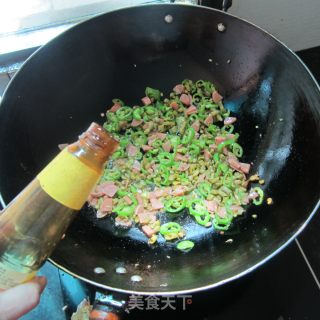 辣炒咸豆角火腿丁的做法步骤：7