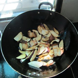 腊肉烧茄片的做法步骤：5