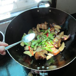 腊肉烧茄片的做法步骤：6