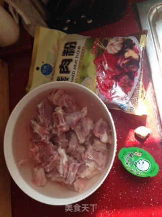 米粉蒸排骨的做法步骤：1