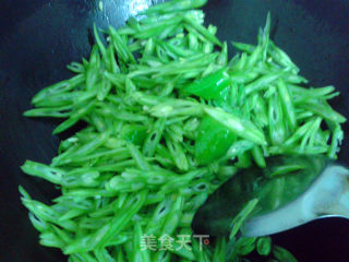 四季豆炒腊肉的做法步骤：3