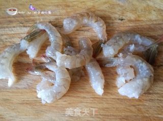 金沙虾仁的做法步骤：2