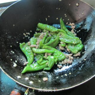 肉末煎辣椒的做法步骤：6