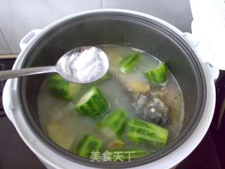 雪莲丝瓜鲫鱼汤的做法步骤：7