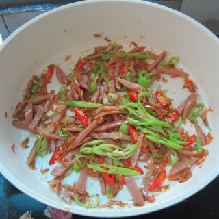 双椒火腿炒米虾的做法步骤：5