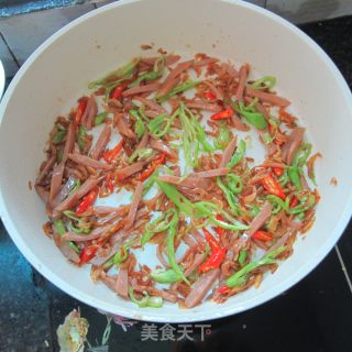 双椒火腿炒米虾的做法步骤：6