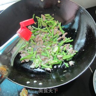 苋菜梗子炒肉的做法步骤：5