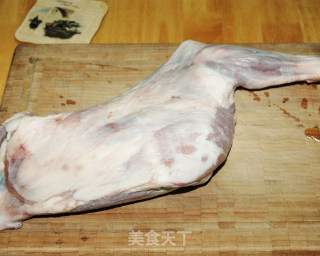 烤羊腿的做法步骤：1