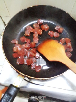 广式腊味炒饭的做法步骤：2