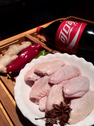 垂涎欲滴的美味——可乐鸡翅的做法步骤：1